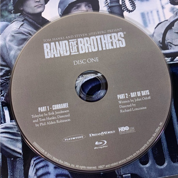 Band of brothers and the pacific blu ray combo pack complete - Picture 8 of 13